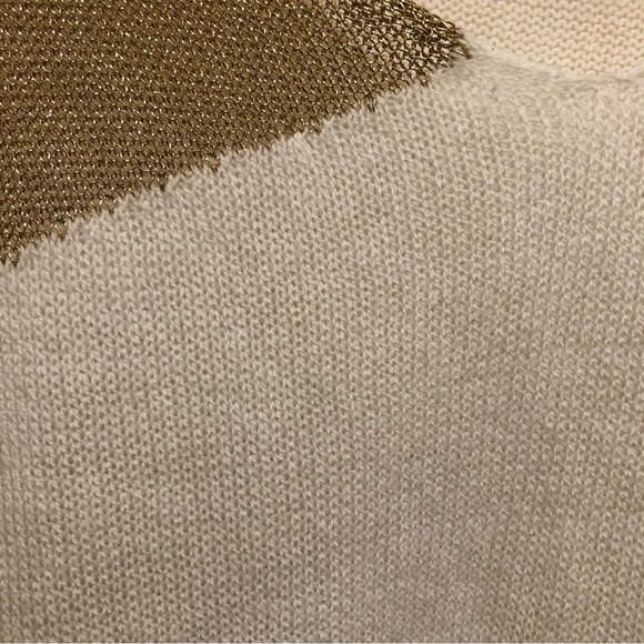 Chico's Women's Size 1 M/8 Cream/Gold Striped V- Neck Dolman Sleeve Muscle Tee - Picture 4 of 11